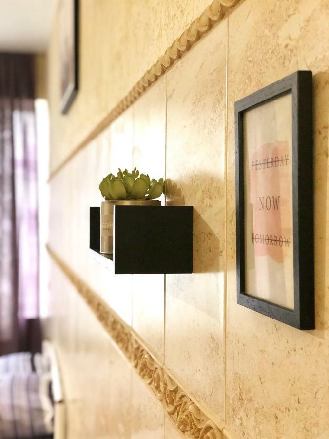 Modern Aparthotel Near Metro Pecherska Kiev Eksteriør bilde