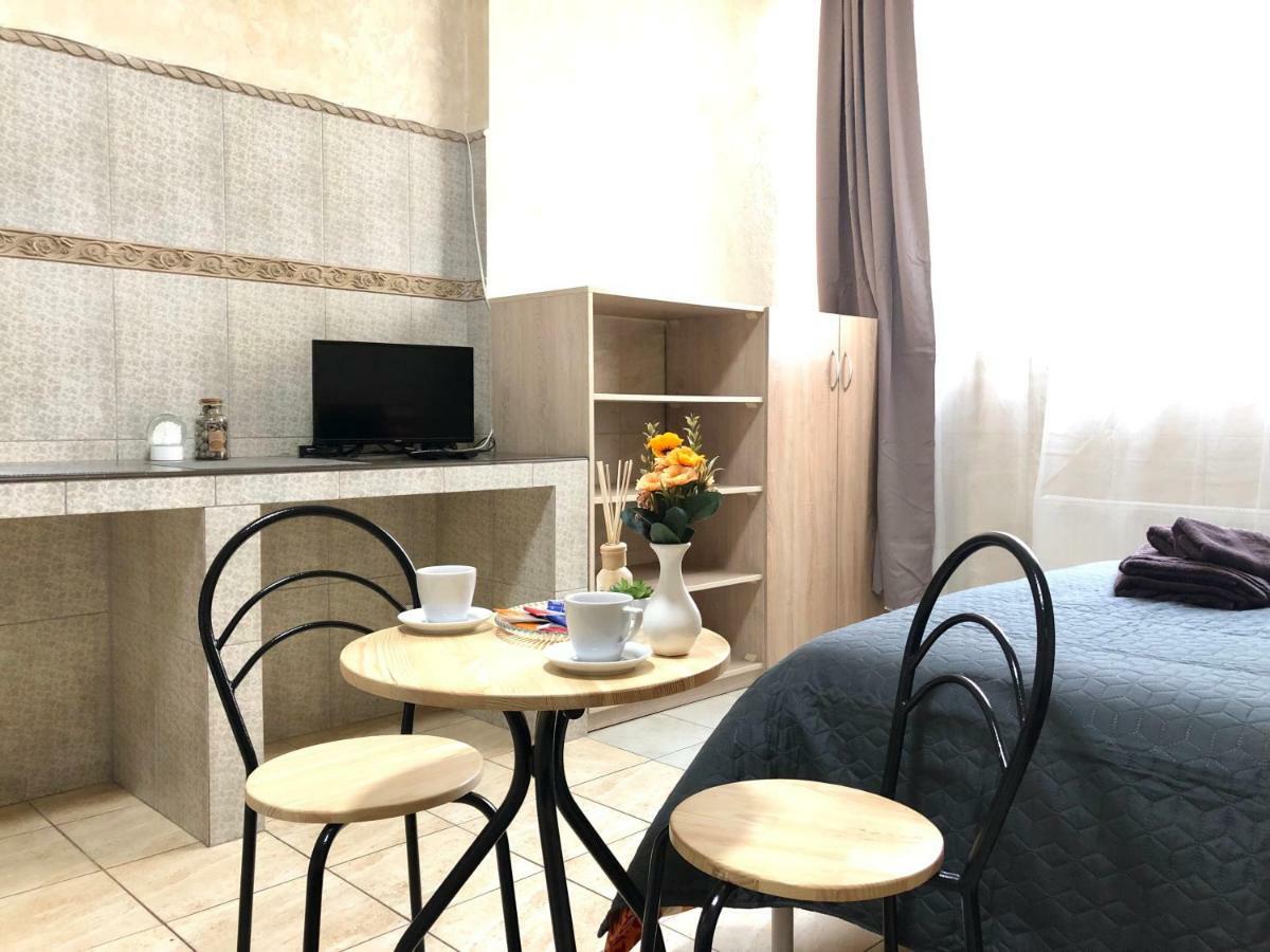 Modern Aparthotel Near Metro Pecherska Kiev Eksteriør bilde