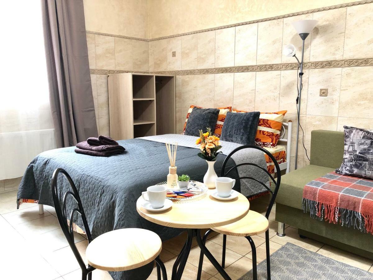 Modern Aparthotel Near Metro Pecherska Kiev Eksteriør bilde