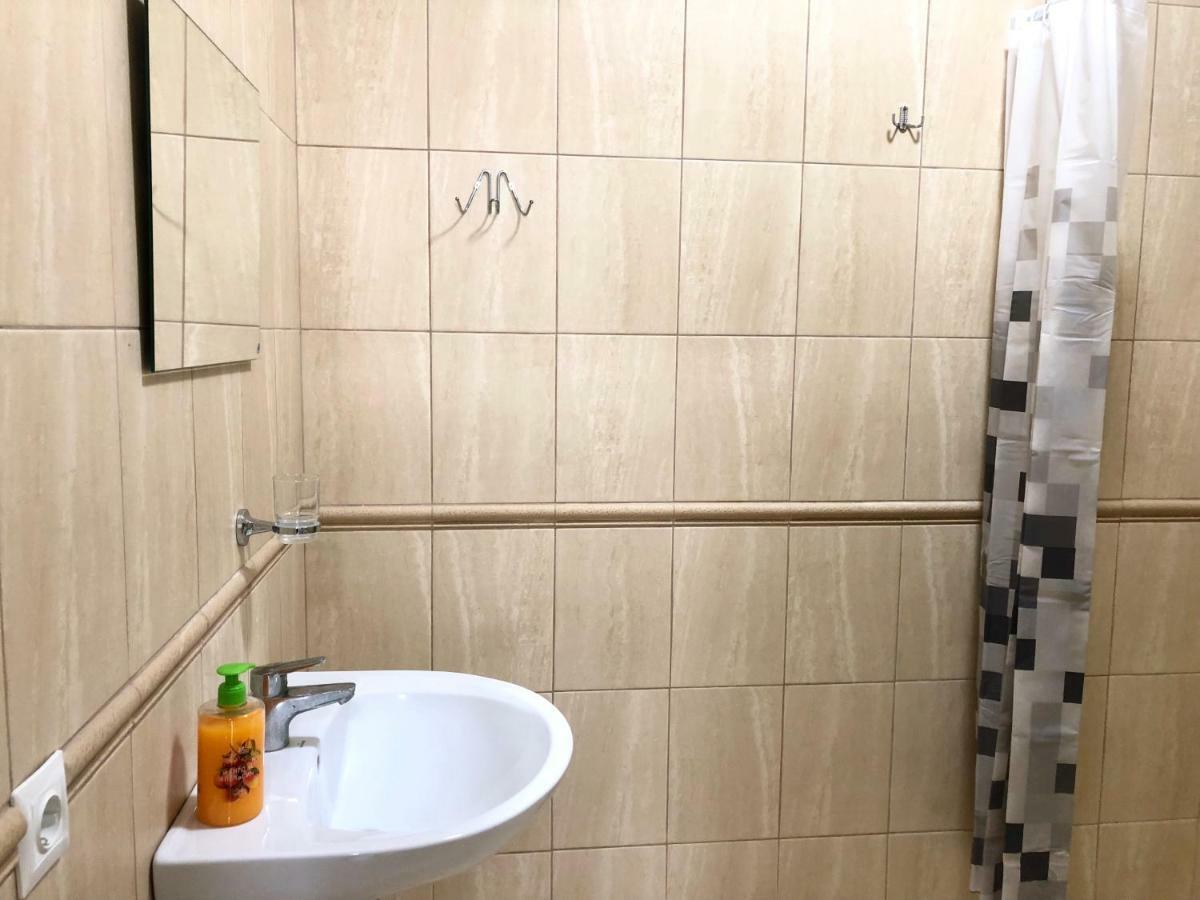 Modern Aparthotel Near Metro Pecherska Kiev Eksteriør bilde