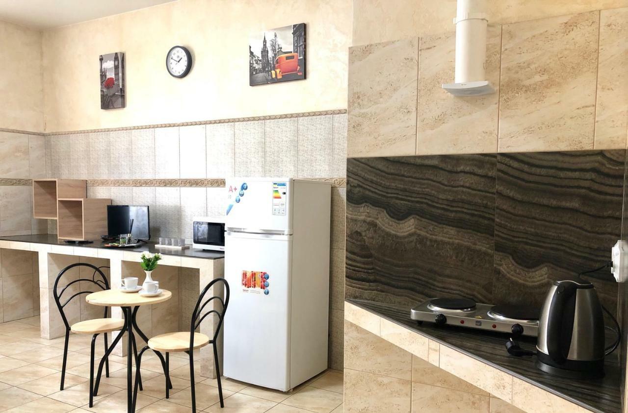 Modern Aparthotel Near Metro Pecherska Kiev Eksteriør bilde