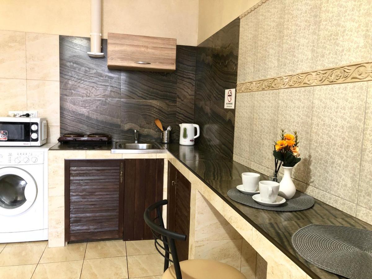Modern Aparthotel Near Metro Pecherska Kiev Eksteriør bilde