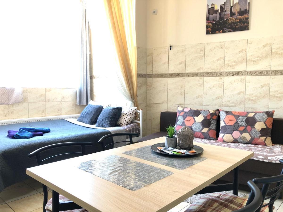 Modern Aparthotel Near Metro Pecherska Kiev Eksteriør bilde